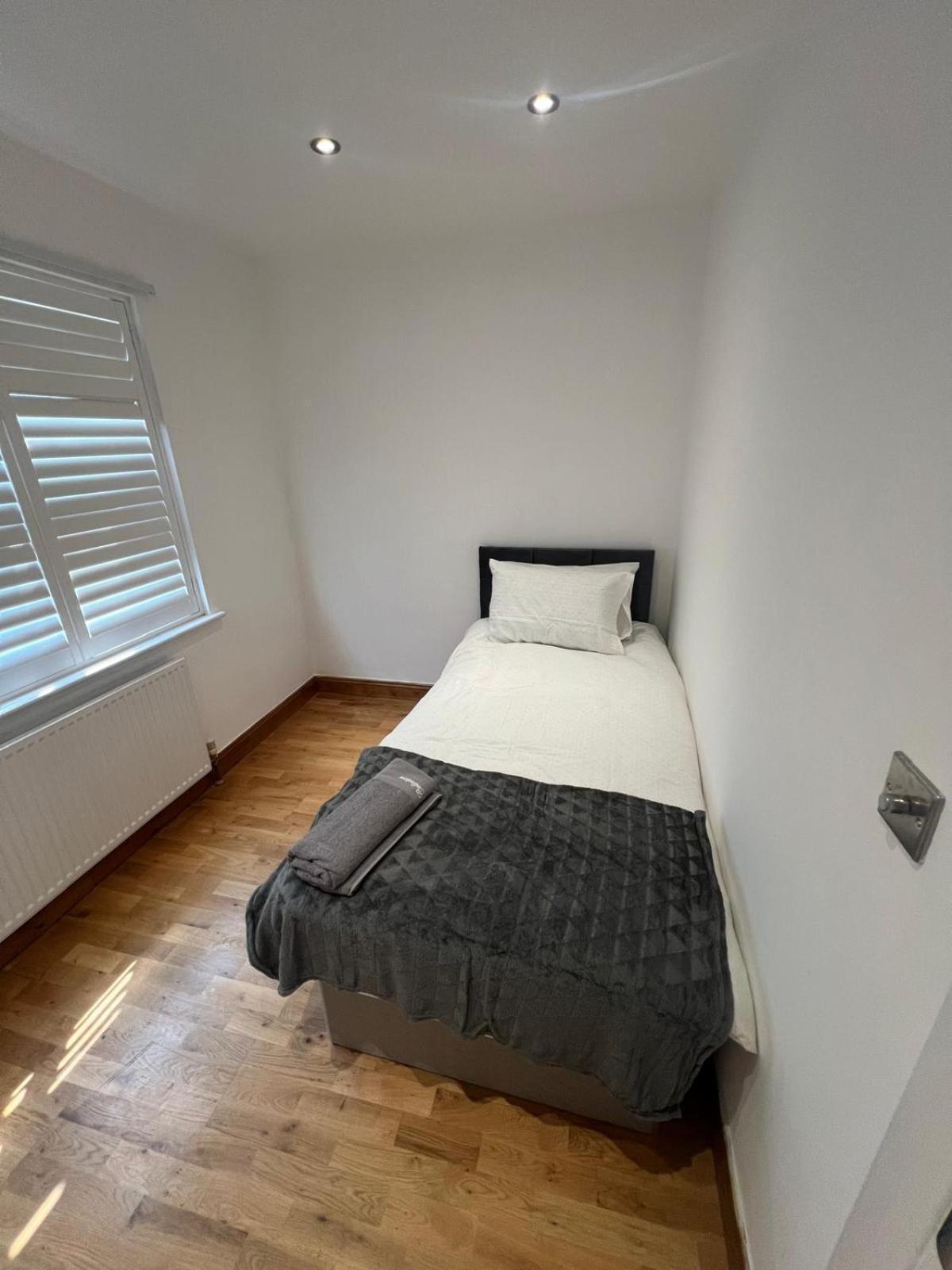 Good Priced Single Rooms In Northolt Exteriör bild