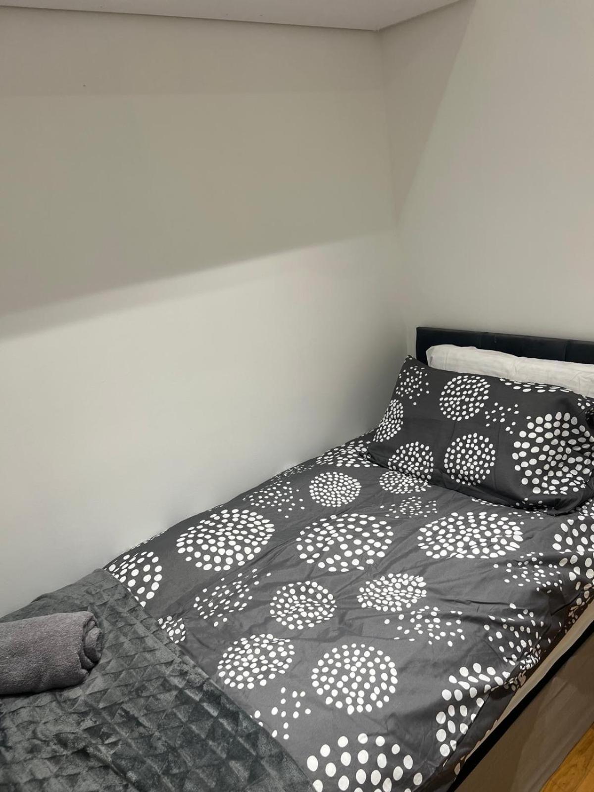 Good Priced Single Rooms In Northolt Exteriör bild